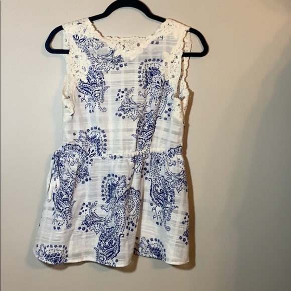 CAbi sleeveless top, lace trim size S blue ivory - Picture 2 of 5